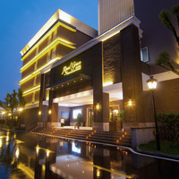 移动端:武汉皇家格雷斯大酒店(光谷科技港店)2晚+东湖之眼双人门票或双人单程团湖游船票+周六周日及法定假期车送至东湖磨山景区
