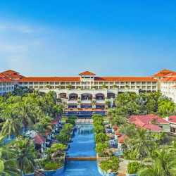海口喜来登酒店2晚+海岛旅拍1次+畅享滨海泳池/天然温泉/亲子水上乐园+cdf中免海南折扣礼遇及优惠券+椰子宝宝童...