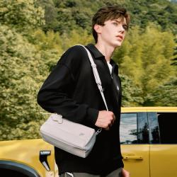 FILA FUSION系列情侣款运动斜挎包男女同款单肩包