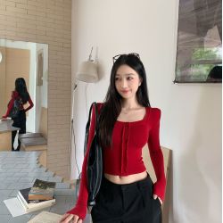时尚绒！黑色款女款性感方领小众磨毛红色修身显瘦短款长袖上衣女