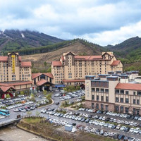 通化万峰五洲皇冠酒店 标准大床房1晚