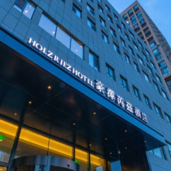 豪泽芮兹酒店(沈阳于洪盛京医院吉力湖街地铁站店) 旅行优选亲子家庭房（一张大床