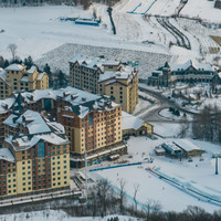 移动端：长白山万达Momoland酒店3晚+哇酷戏雪乐园(大雪坡项目体​验)+2大1小水乐园+汉拿山温泉（雪季）+儿童一日...