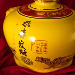 五粮浓香 恭喜发财 52%vol 2L 浓香型白酒