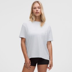 lululemon Back In Action 女士短袖 T 恤丨lululemon丨LW3KDNS