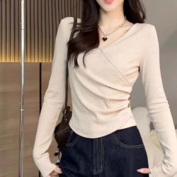 时尚女款衣服V领大码长袖T恤新款黑色设计感修身显瘦洋气女装上衣