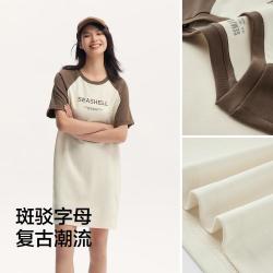 森马 字母印花圆领宽松连衣裙