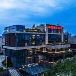 都江堰源东雅居酒店（融创乐园熊猫谷店）1晚+双人汤池体验+双人AI体态检测