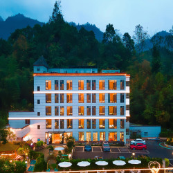原驿·山缘温泉酒店（花水湾度假区店）1晚+两大一小不限次天然温泉畅泡