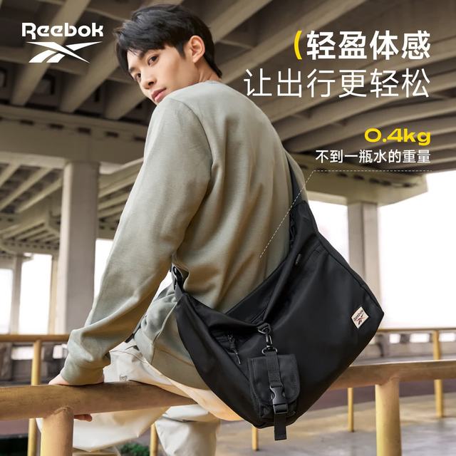 大容量分仓：Reebok 情侣运动斜挎 26L