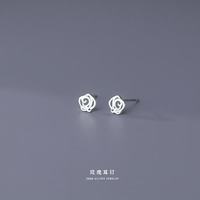 半日逅屿 S999足银耳钉女简约四叶草小耳骨钉养耳洞耳饰 玫瑰