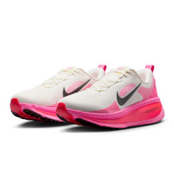 NIKE 男子跑步鞋减震 迈柔VOMERO 18运动鞋 IB7315-100粉色