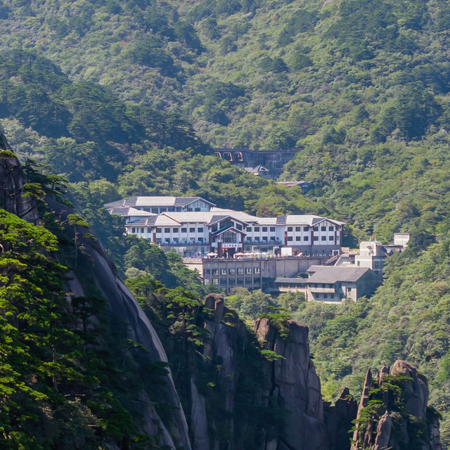 移动端：黄山山顶酒店1晚双早-五店通兑+双人午餐