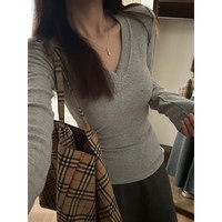 正新 灰色V领长袖t恤女秋季内搭打底衫辣妹修身显瘦设计感小众上衣