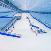 移动端：哈尔滨松北融创皇冠假日酒店1晚+双人3小时初级道滑雪门票