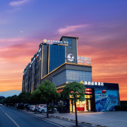 峨眉山瑞邦莫丽酒店（814美食街店）1晚