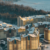 移动端：高级房2晚+下午茶/电影票+2大1小滑雪+度假区权益