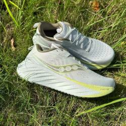 saucony TRIUMPH 22 男女款跑步鞋 S20964-217
