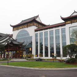 婺源鑫邦大酒店（婺女洲店）1晚+双人景区门票入住之日起2日内无限次进出+双人摇橹船