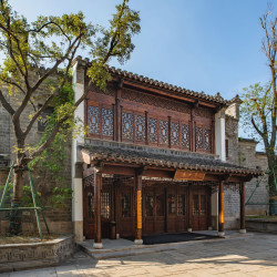 南京颐和芥子园酒店1晚+芥子园及文化馆门票2张+双人万国春午市四美席+首轮mini吧畅饮+欢迎水果