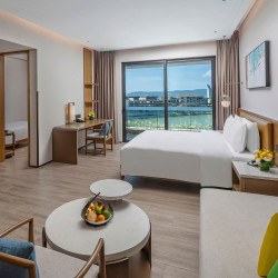 三亚亚龙湾星华套房假日酒店1晚+旅拍+中免海南优惠包+每日迷你吧+欢迎水果+自助洗衣服务+嗨玩一夏-非遗亲子活动+...