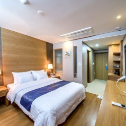 吉利亚酒店 【中文前台】(Xenia hotel) 标准大床房(2人专用)1晚