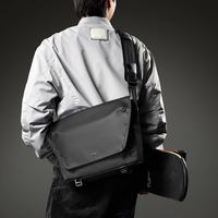 Inateck 男士斜挎包 磁吸扣大容量邮差电脑包 14英寸笔记本适用 曜石黑