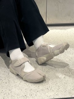 NIKE耐克 AIR RIFT 魔术贴 女款 运动凉鞋 HM8288-200