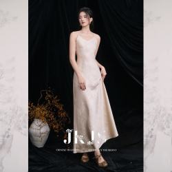 JK&JS 缎面压花工艺新中式吊带裙气质连衣裙高级感长款裙子