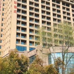 夏邑中州国际饭店 阳光大床房[朝南沐阳•落地窗揽景