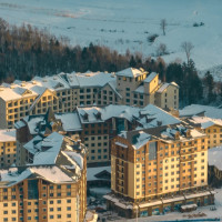 雪季预售 长白山万达智选/悦华 高级房2晚+下午茶+2大1小滑雪