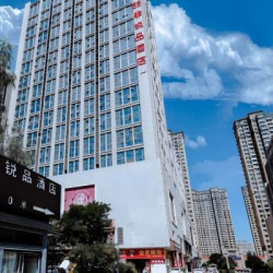 喆非锐品酒店(忻州泛华城市广场店) 锐趣家庭房（全景落地窗