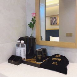 唯景假日酒店（新华东街店） 1晚