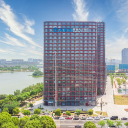 南京九龙湖金陵嘉辰酒店（九龙湖地铁站店）1晚+金陵小镇门票2张