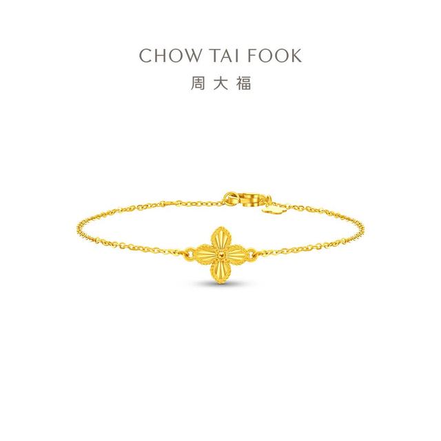 周大福 四叶草足金黄金手链女节日EOF1638 生日礼物 15cm 约2.4g计价(工费280)