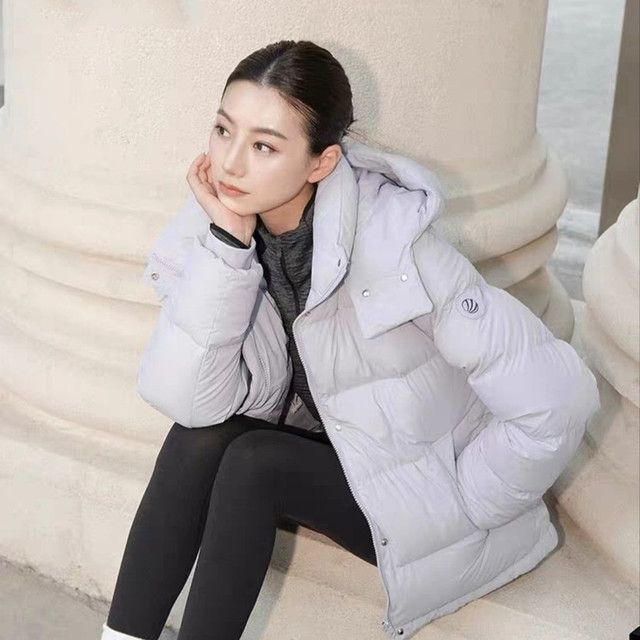 波司登 白月光 女子短款收腰弹力保暖羽绒服