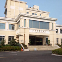 不夜城假日酒店3晚+湖畔下午茶+唱歌2小时+双人餐