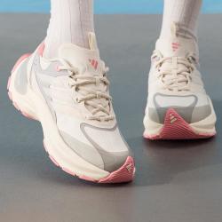 adidas 日常女百搭潮流休闲鞋 轻便软底户外 跑步运动鞋子