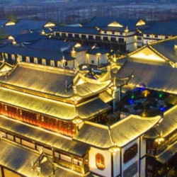 上海皇廷花园酒店1晚+旅拍+浦东机场送机/迪士尼班车+入住当日房内Minibar+儿童蜡笔套装或酒店游戏房游戏币