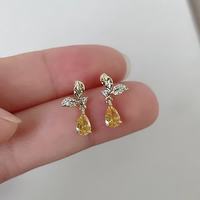 花饰庄园 新款精致锆石水滴叶子耳钉女轻奢小众设计感可爱耳环日常百搭耳饰 叶子耳钉(铜镀白金色)