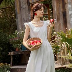 ELLE 高腰小飞袖连衣裙2026年夏季新款法式优雅飘逸大摆设计小白裙