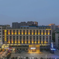 喜鹊愉家旅馆（郑州曼哈顿CBD会展中心店）1晚