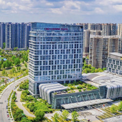 成都温江皇冠假日酒店2晚+欢迎小食1份+（午餐/晚餐2选1）+双人疗愈温泉泡汤1次+双人健康体测...