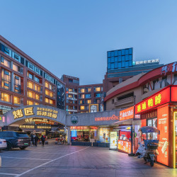 雷神电竞酒店（成都科华北路四川大学店）1晚