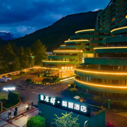 原驿·峰景温泉酒店（花水湾店）1晚+免費机麻娱乐3小时+免費停车+两大一小无限次温泉