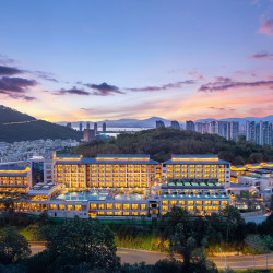 三亚半山海景voco酒店3晚+健身房&洗衣房+免税店代金券礼包&接送+呀诺达景区直通车+cdf三亚国际免税城往返巴...