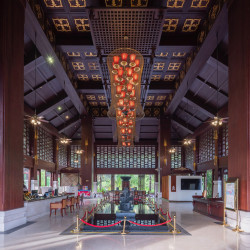 三亚亚龙湾石溪墅建国度假酒店2晚+三亚机场七座专车接机或送机1次（2选1）+海棠湾免税店穿梭巴士+亚龙湾海滩往返穿...