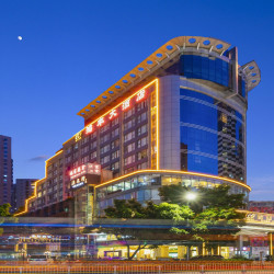 鸿丰大酒店（罗湖口岸向西村地铁站店）1晚