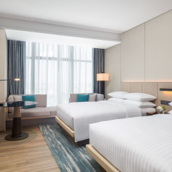 深圳联投东方万怡酒店1晚+MiniBar+ 双人下午茶+2小时匹克球娱乐时间（提供球拍和匹克球）