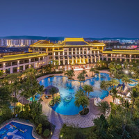 移动端:西双版纳景洪鑫视纪雨林时光酒店2晚+健身房+泳池+书吧+洗衣房+接机/接站一次+傣族风情旅拍体验|雅兰孔雀园